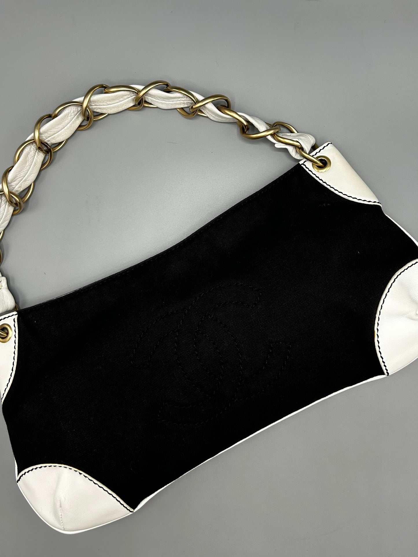 Chanel Olsen Baguette